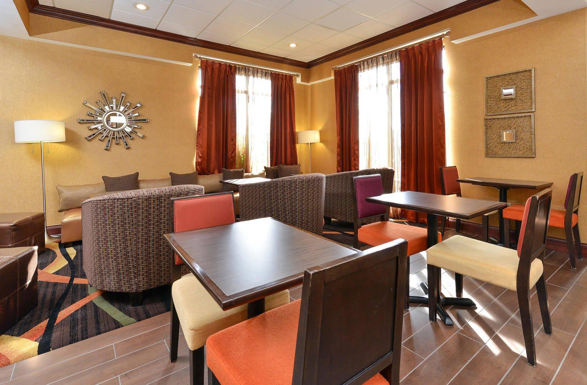 Hampton Inn Keokuk Екстериор снимка